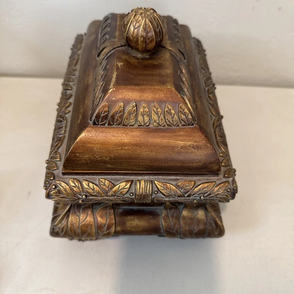 VTG Rectangular Island Motif Themed Trinket Box Embossed Gold Resin‎ Felt Footed